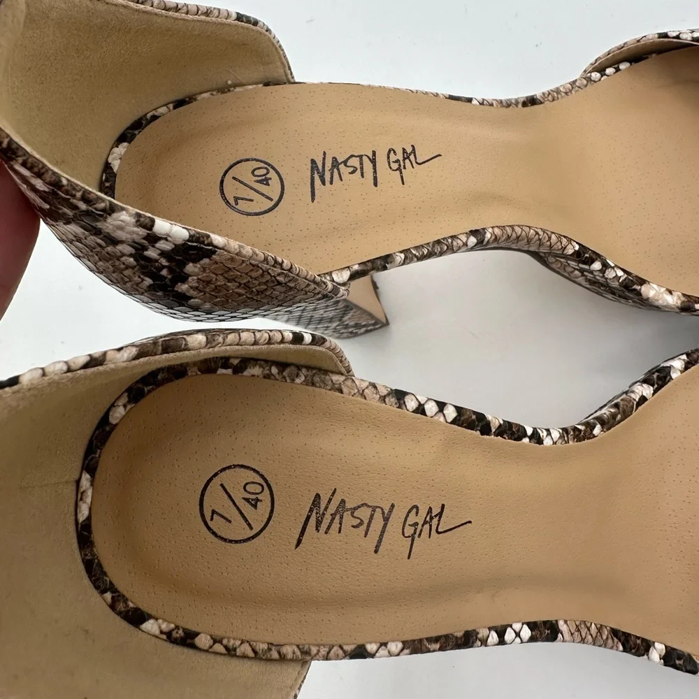 NASTY GAL Hiss & Tell Faux Leather Snakeprint Platform Heels NWOT | Size 7
